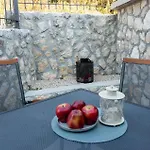 Stunning Home In Vid Vikendica