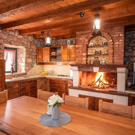 3 Bedroom Cozy In * Vid