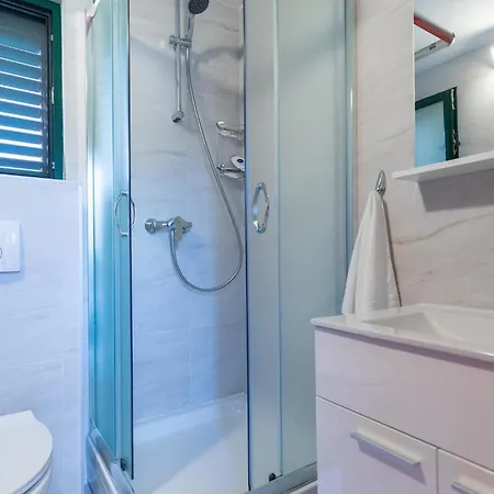 3 Bedroom Cozy In *