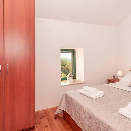 3 Bedroom Cozy In Vid