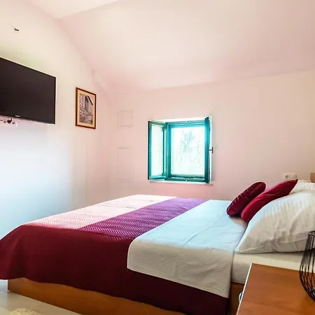 3 Bedroom Cozy In Holiday home Vid