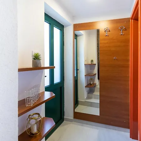 3 Bedroom Cozy In Vid