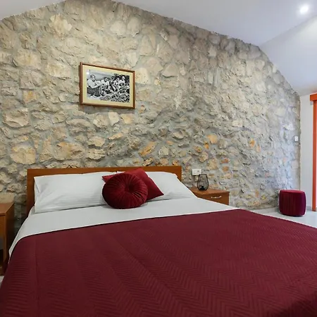 3 Bedroom Cozy In * Vid