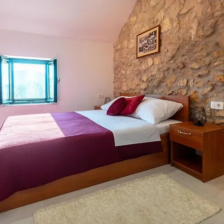 3 Bedroom Cozy In Vid